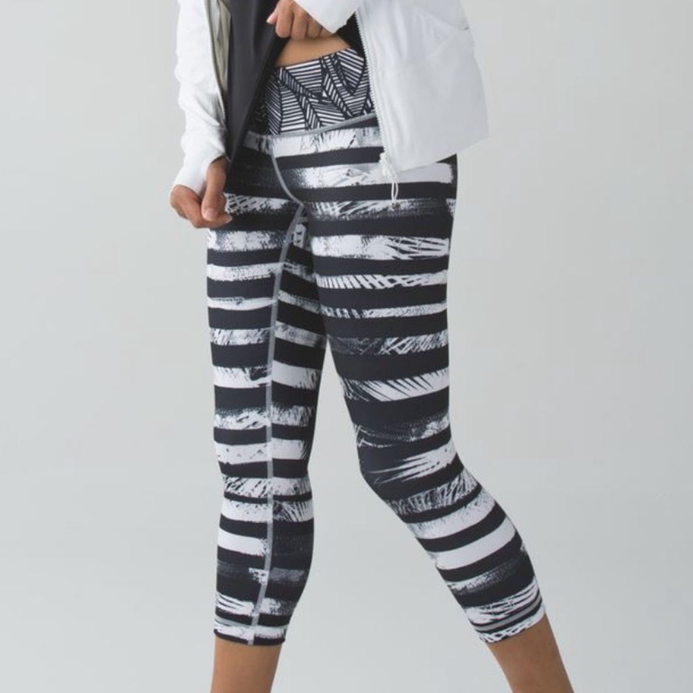 Lululemon Wunder Under Crop - image 6